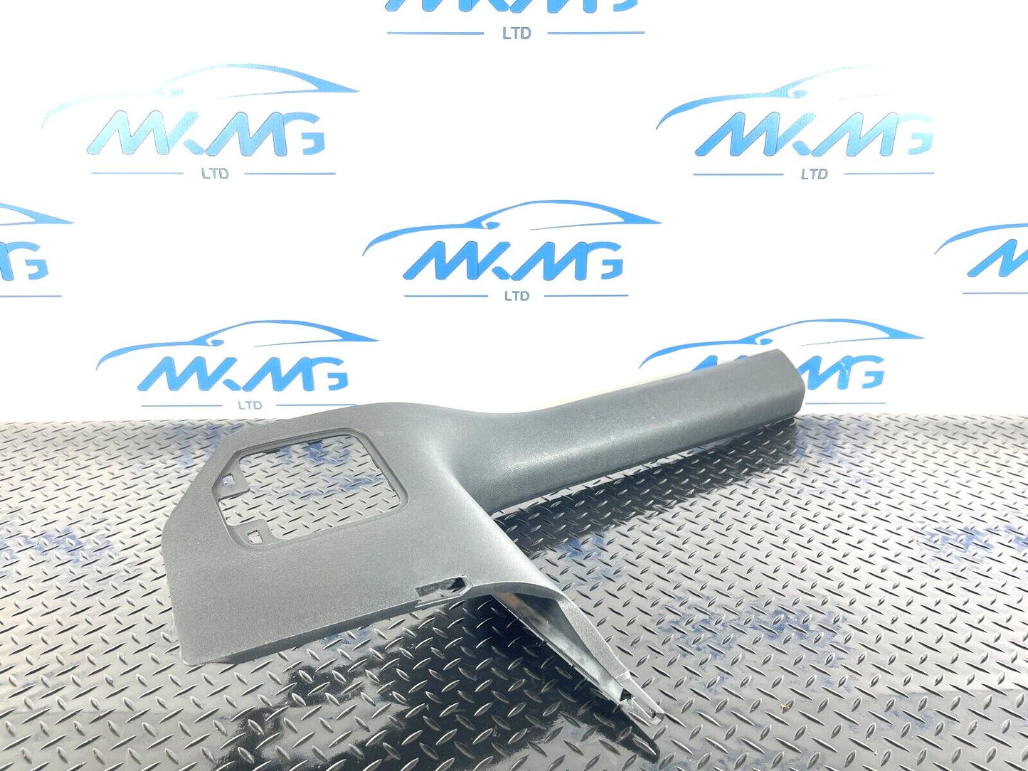 16-19 AUDI A4 B9 GENUINE LEFT SIDE PLASTIC SIDESKIRT COVER 8W2867271A