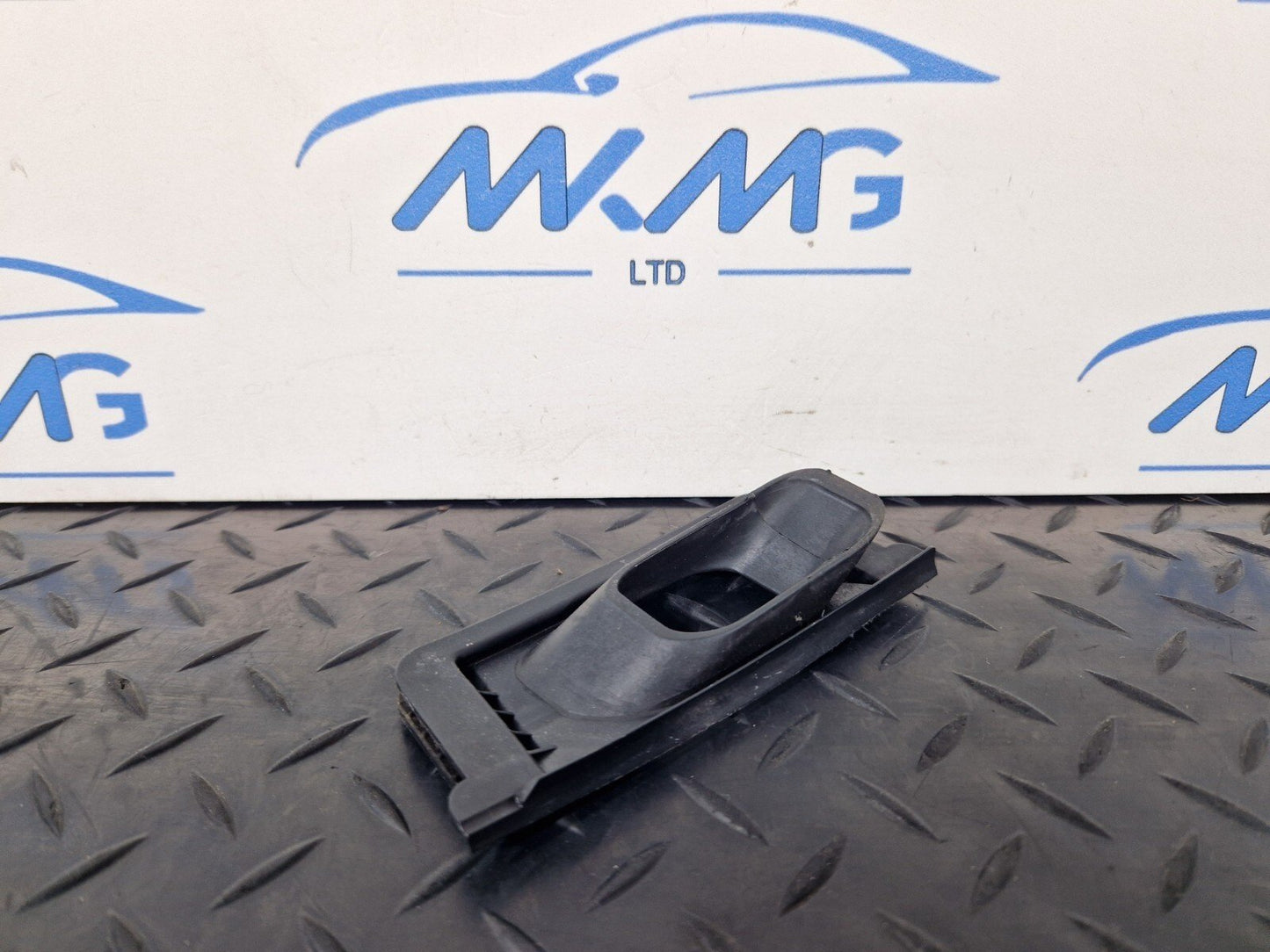 16-19 AUDI A4 B9 GENUINE FRONT RIGHT REINFORCEMENT BEAM SEAL 8W0819142A