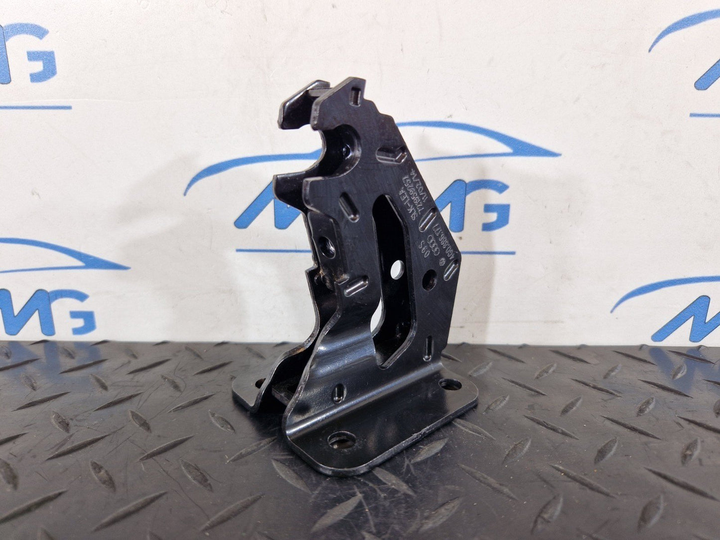 12-18 AUDI A6 C7 GENUINE REAR SEAT MOUNTING POINT BRACKET HOLDER 4G0886177