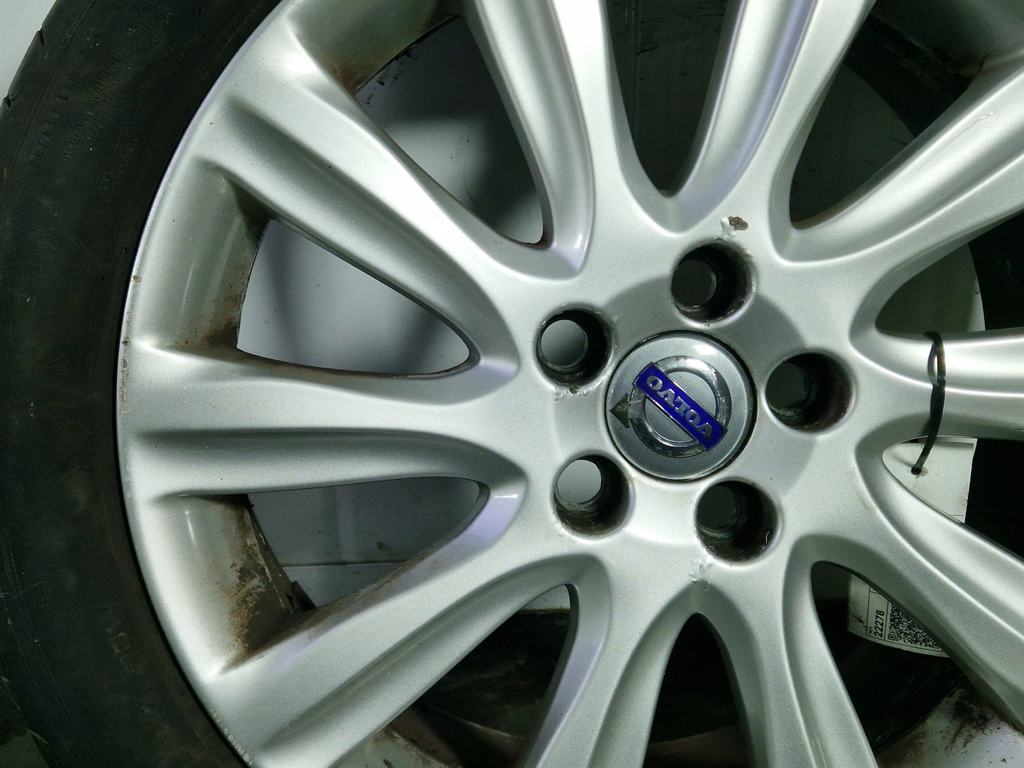 Volvo V40 MK3 (525) 17" Alloy Wheel with Tyre 205/50/17 ~5mm 31381857