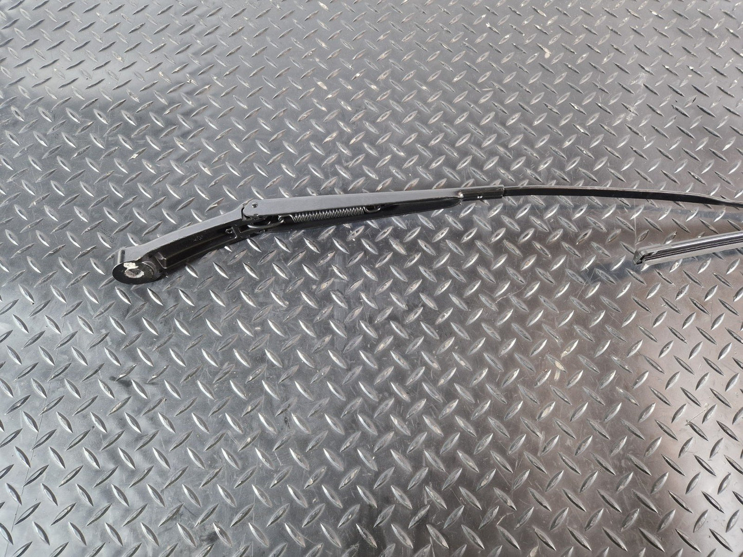 16-20 AUDI Q7 4M GENUINE OEM FRONT LEFT WINDSCREEN WIPER ARM BLACK 4M2955407