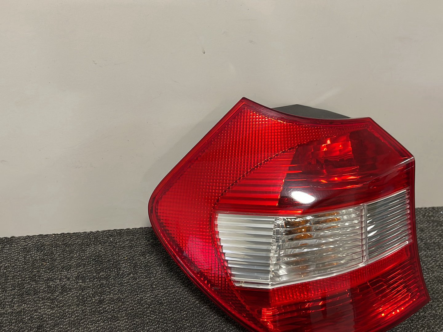 2006 BMW 120i E87 Genuine Rear Left N/S Passenger Tail Light 6924501
