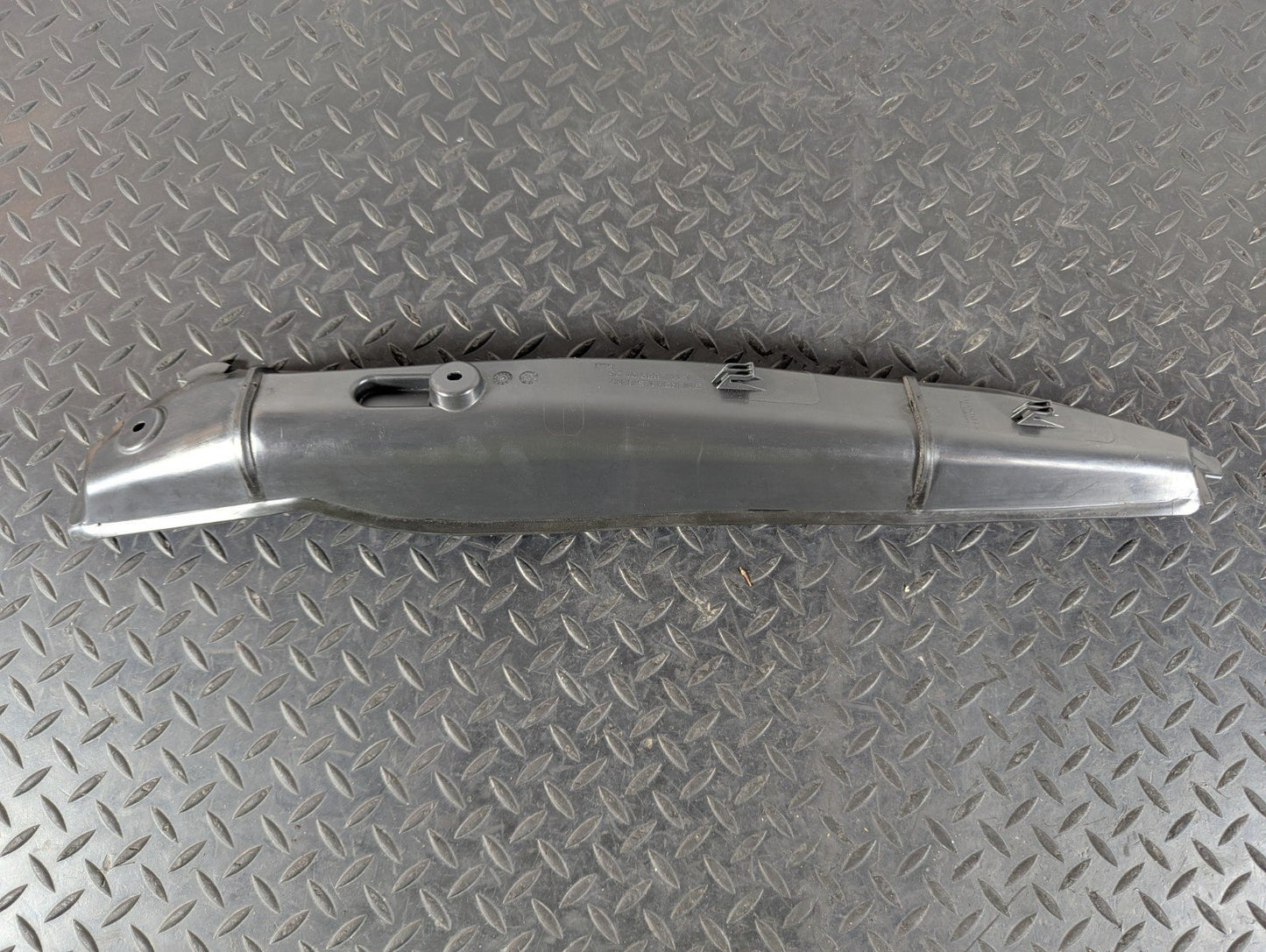 13-19 MERCEDES BENZ CLA C117 FRONT GUARD FENDER PILLAR TRIM LHS A1178890125