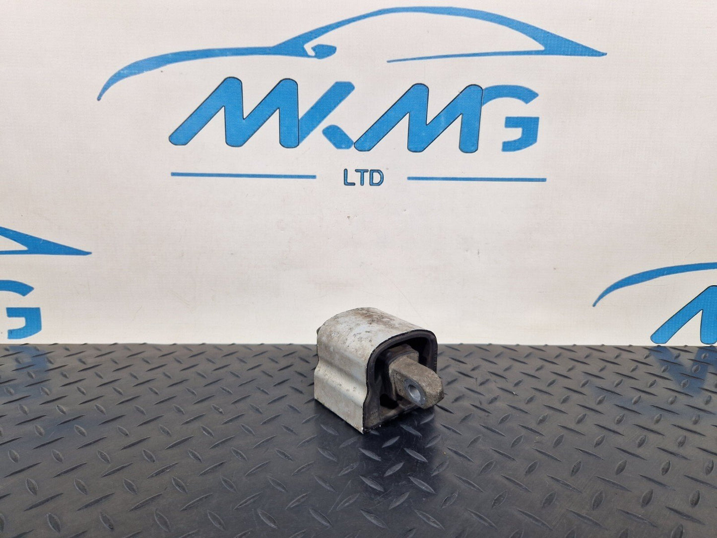 14-23 MERCEDES BENZ VITO W447 OEM TRANSMISSION GEARBOX MOUNT BRACKET A4472410113