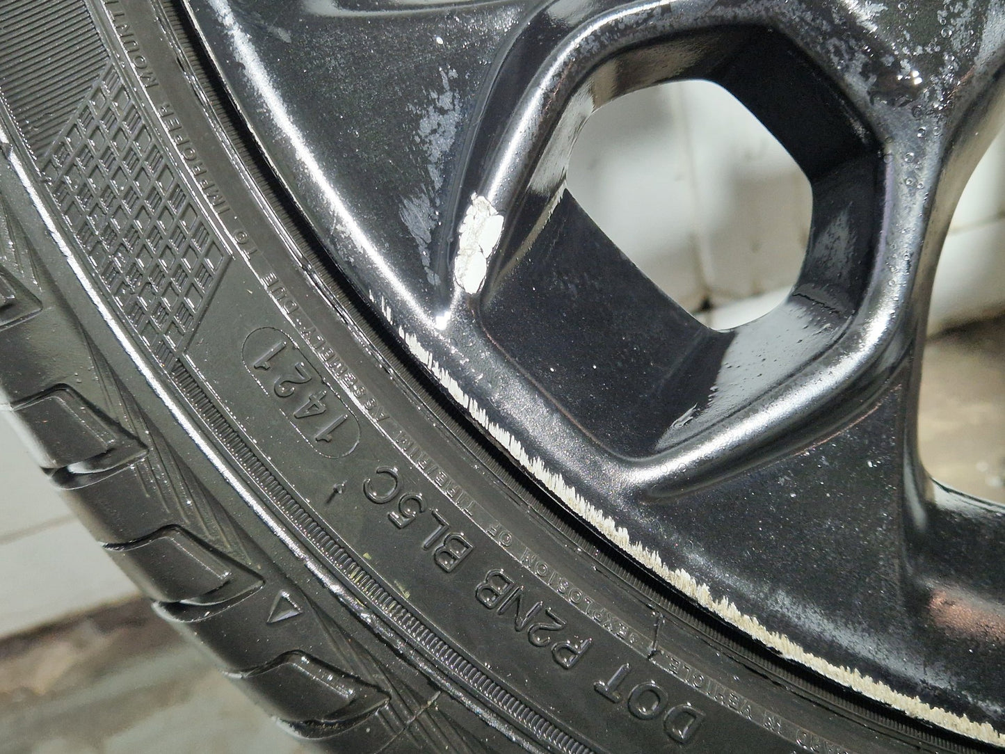 Ford Fiesta MK7 (B299) 17" Alloy Wheel with Tyre 205/40/17 ~4mm