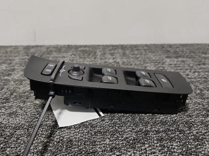 Volvo V40 MK3 (525) Hatchback Front Right O/S Window Control Switch 31376495