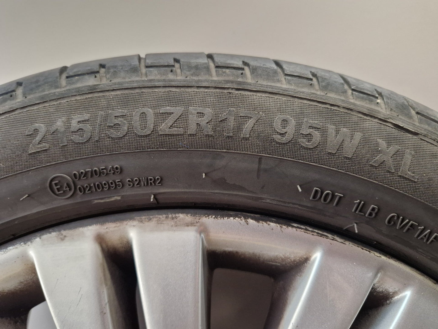 Vauxhall Astra MK6 (J) (A3400) 17" Alloy Wheel with Tyre 215/50/17 ~4mm