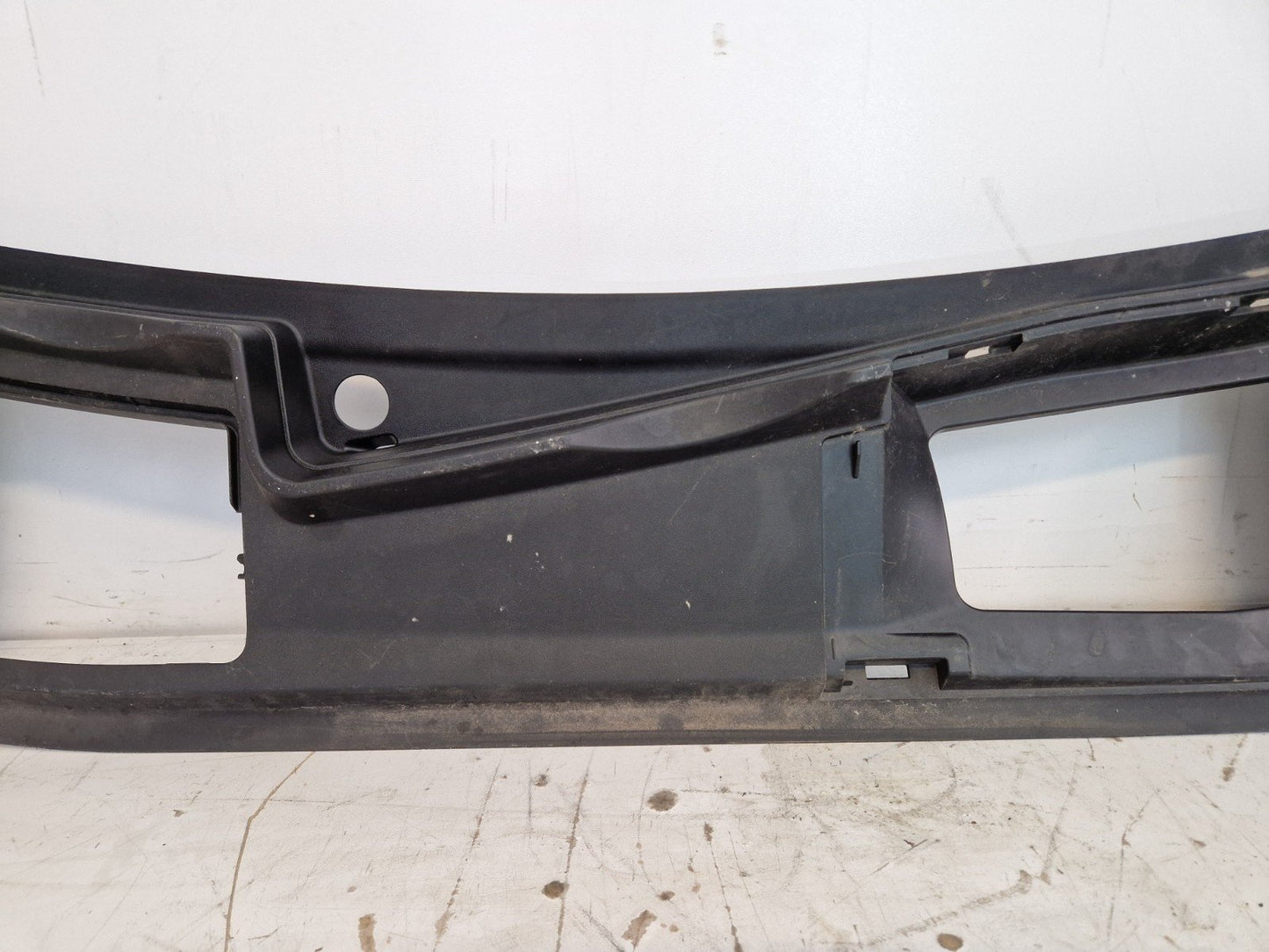 16-20 AUDI Q7 4M GENUINE OEM FRONT WINDSHEILD SCUTTLE PANEL WIPER TRIM 4M2819403