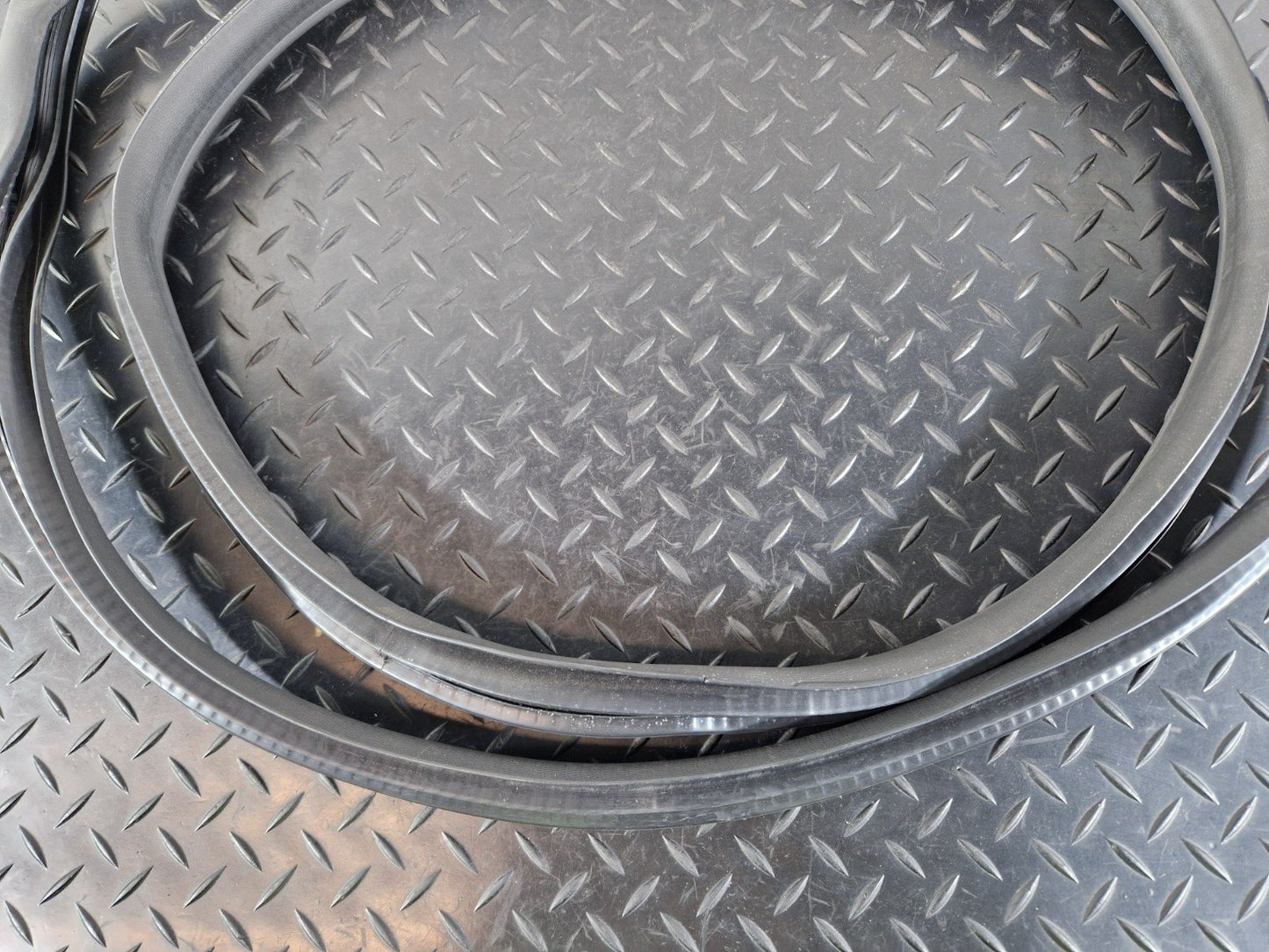 14-20 MERCEDES BENZ GLA X156 REAR DOOR RUBBER SEAL FITS LEFT & RIGHT A1566920176