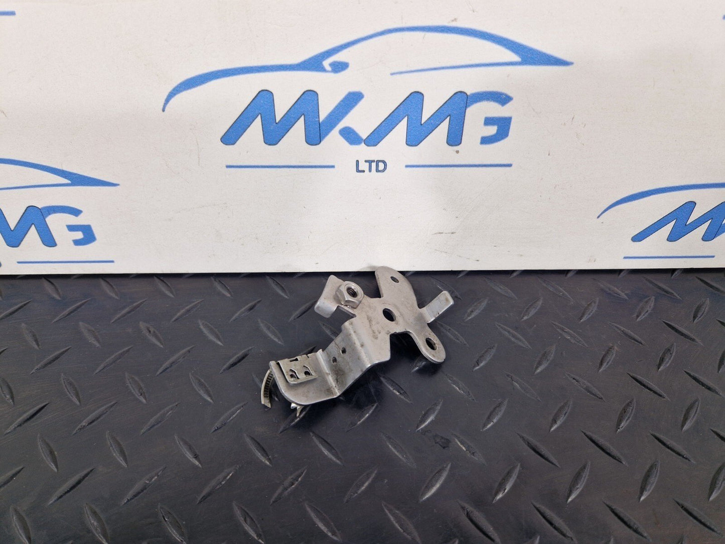 19-ON MERCEDES BENZ B CLASS W247 OM654 ENGINE WIRING HARNESS HOLDER A6541594000