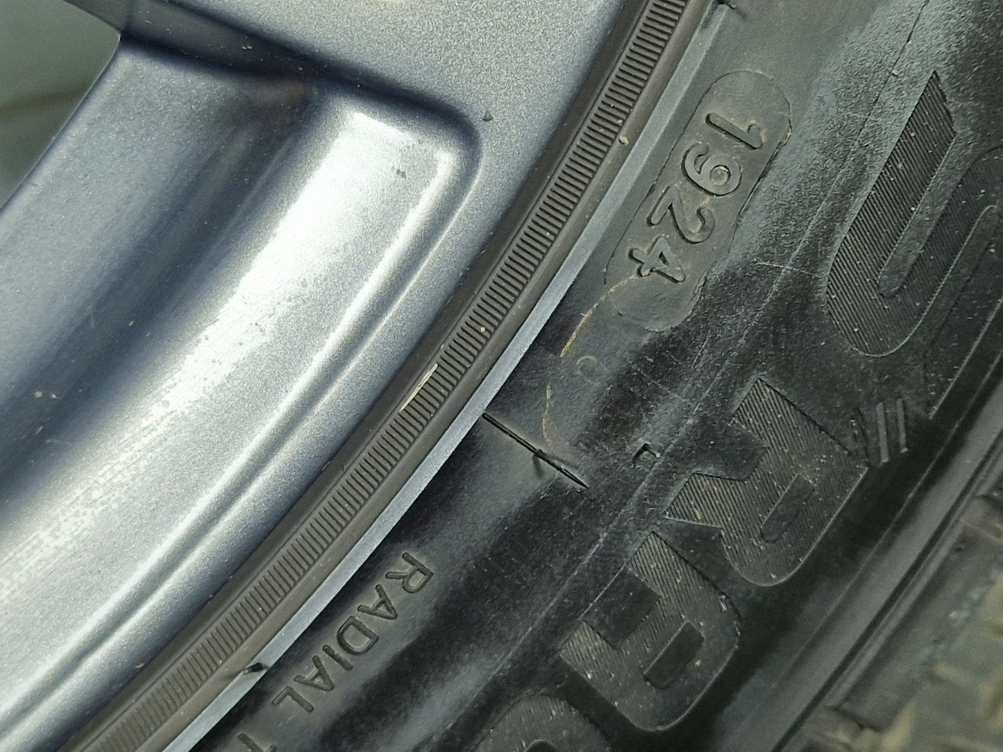 Audi Q5 20" Alloy Wheel with Tyre 4mm 255/45/20 8R0601025R