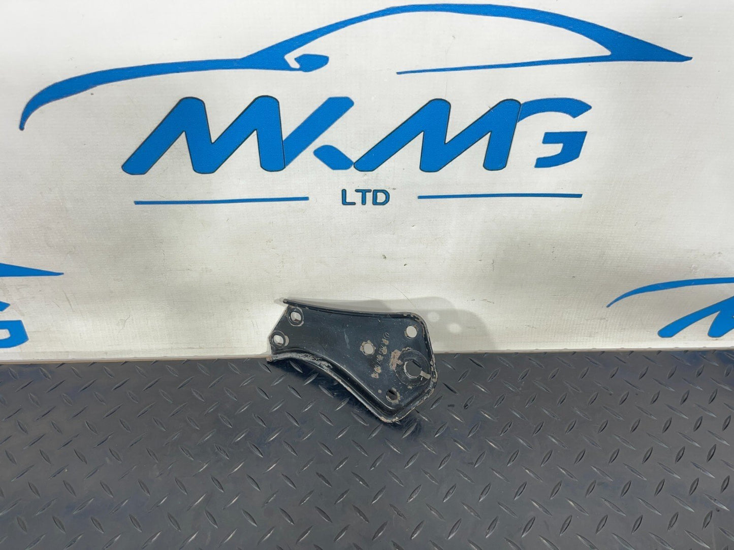 14-21 MERCEDES BENZ C300h W205 REAR SUBFRAME RIGHT SIDE STOP PLATE A2053520800