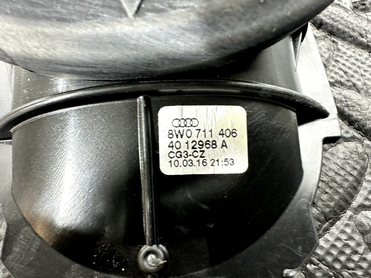 16-19 AUDI A4 B9 GENUINE GEARSTICK RUBBER SEAL TRIM 8W0711406