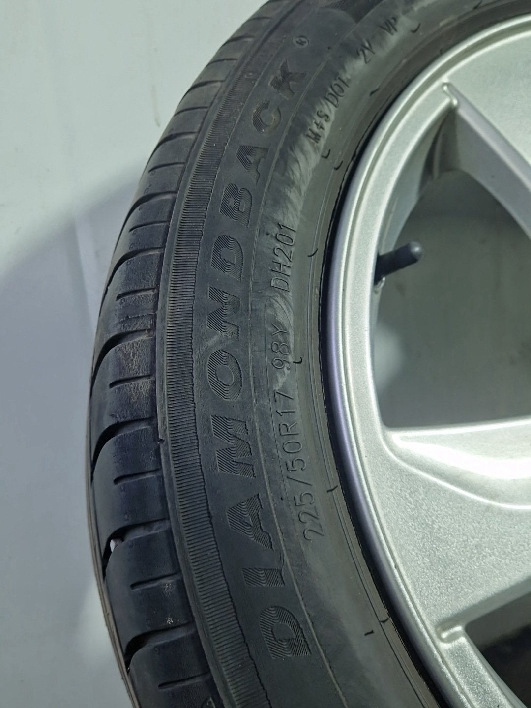 Volvo V70 MK3 17" Alloy Wheel with Tyre 225/50/17 6mm