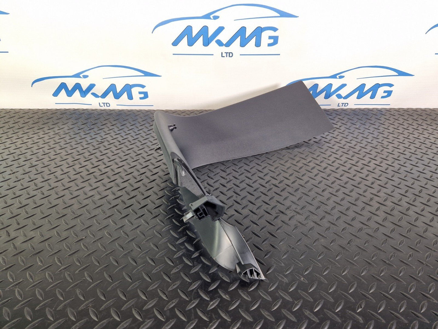 14-19 MERCEDES BENZ GLA X156 TAILGATE COVER TRIM RIGHT A1567400271 A1567402000
