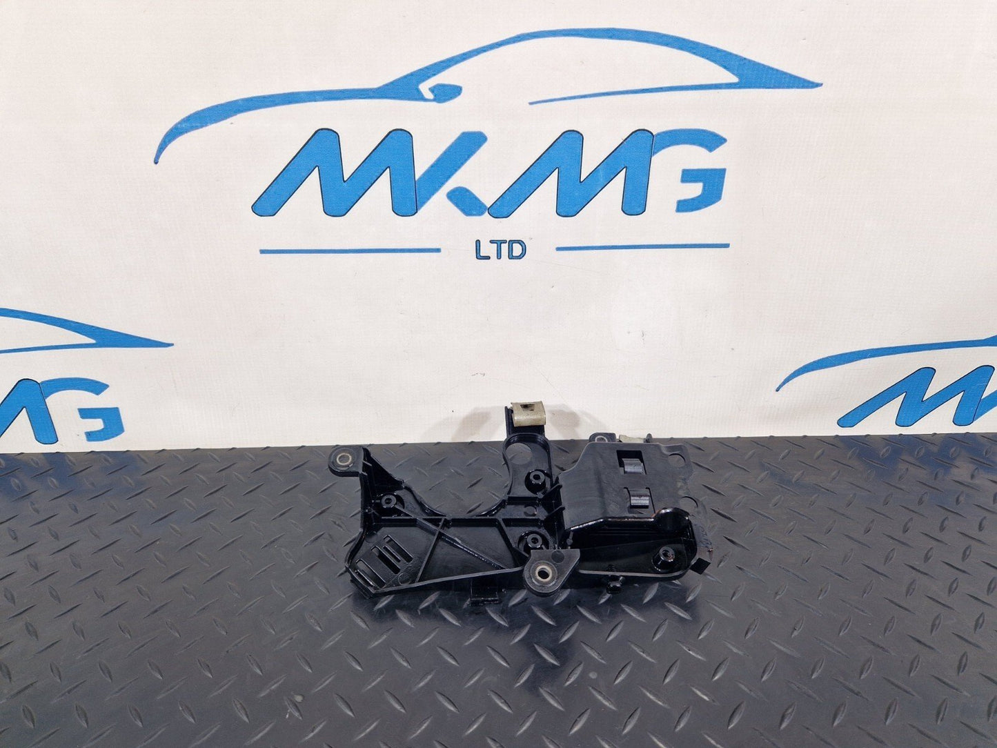 19-ON MERCEDES BENZ B CLASS W247 SUPPORT MOUNT HOLDER BRACKET A6541425400