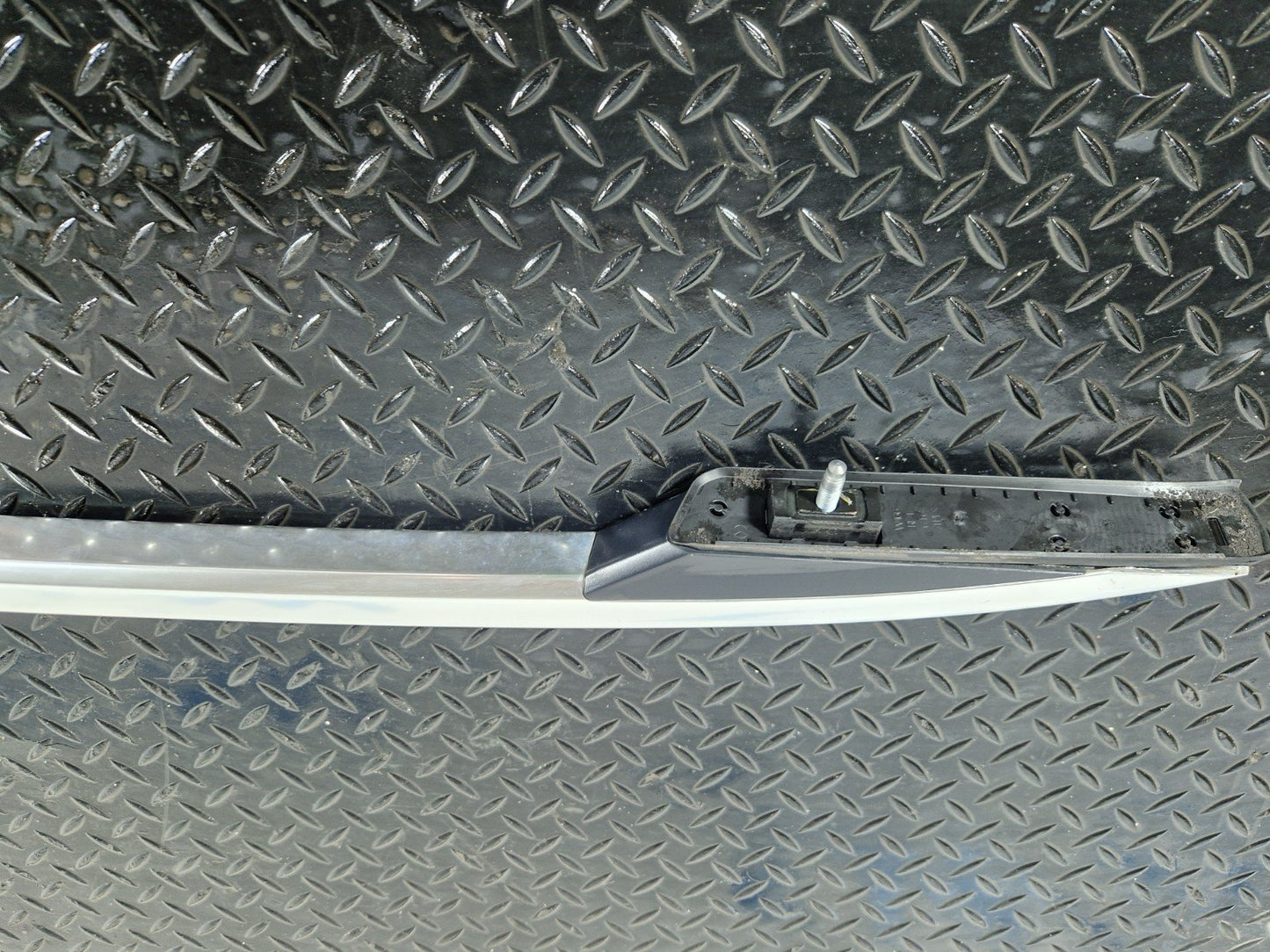 11-19 MERCEDES BENZ ML W166 GENUINE ROOF RAIL BAR RACK  A1668900393