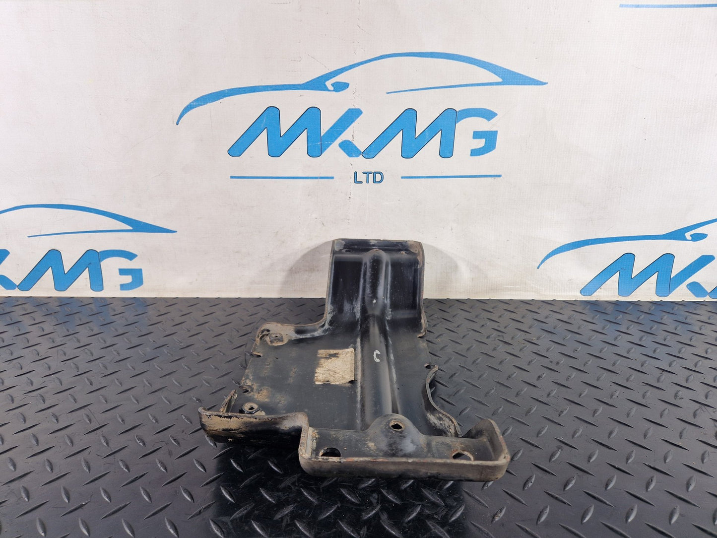 12-18 Land Rover Range Rover Evoque L538 Driveshaft Support Bracket GJ324A266AB