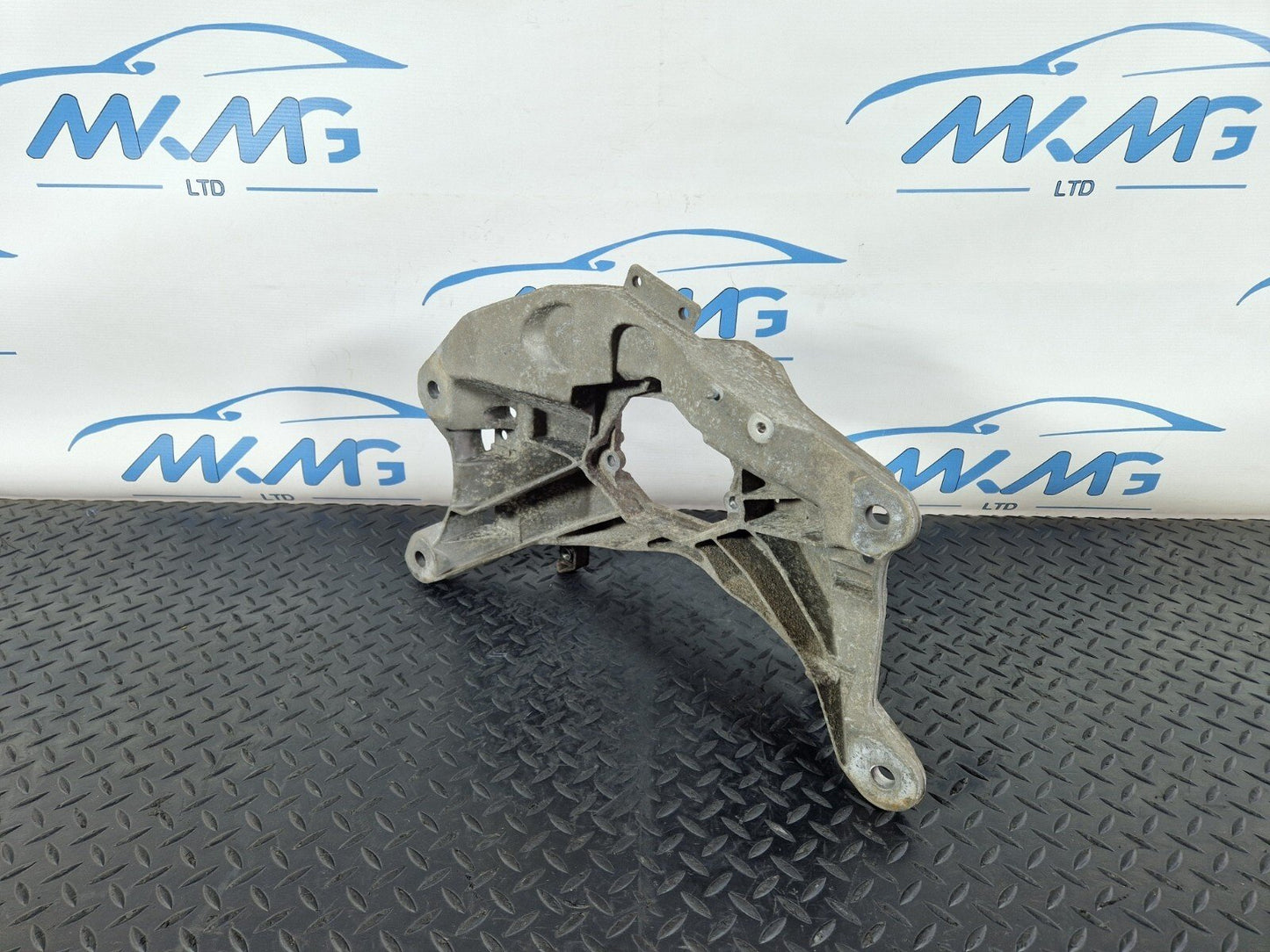 10-17 AUDI A8 4H GEARBOX TRANSMISSION SUPPORT MOUNT BRACKET 4H0399263L