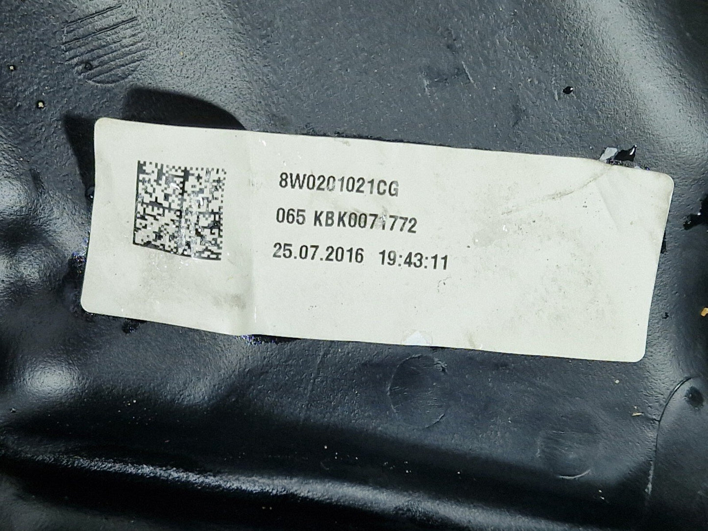 16-19 AUDI A4 AVANT B9 S-LINE DIESEL FUEL TANK WITH PUMP 8W0201021CG
