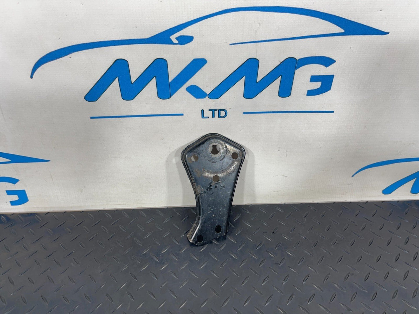 14-21 MERCEDES BENZ C300h W205 REAR SUBFRAME RIGHT SIDE STOP PLATE A2053520800