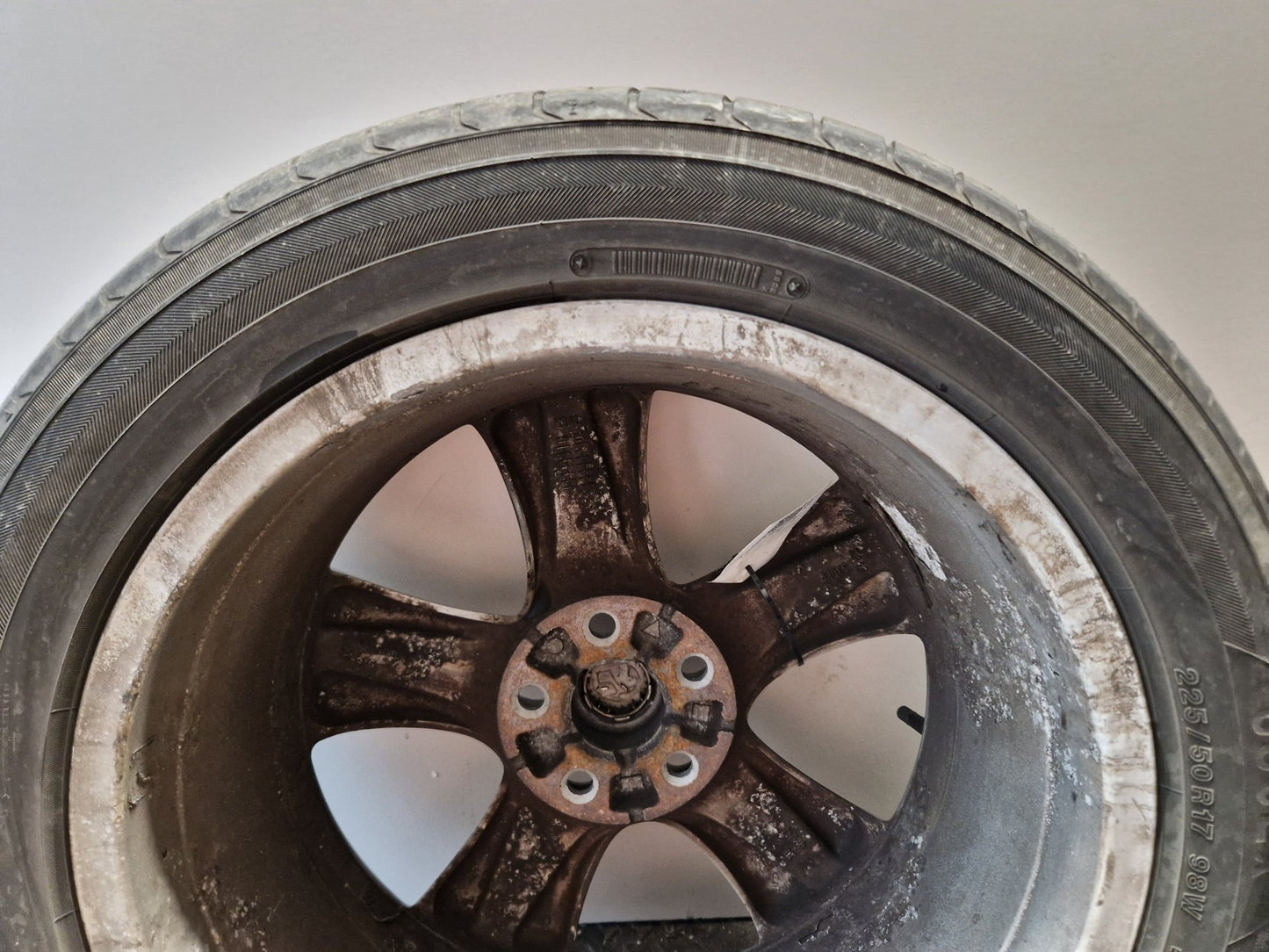 Vauxhall Astra MK6 (J) (A3400) 17" Alloy Wheel with Tyre 225/50/17 ~4mm