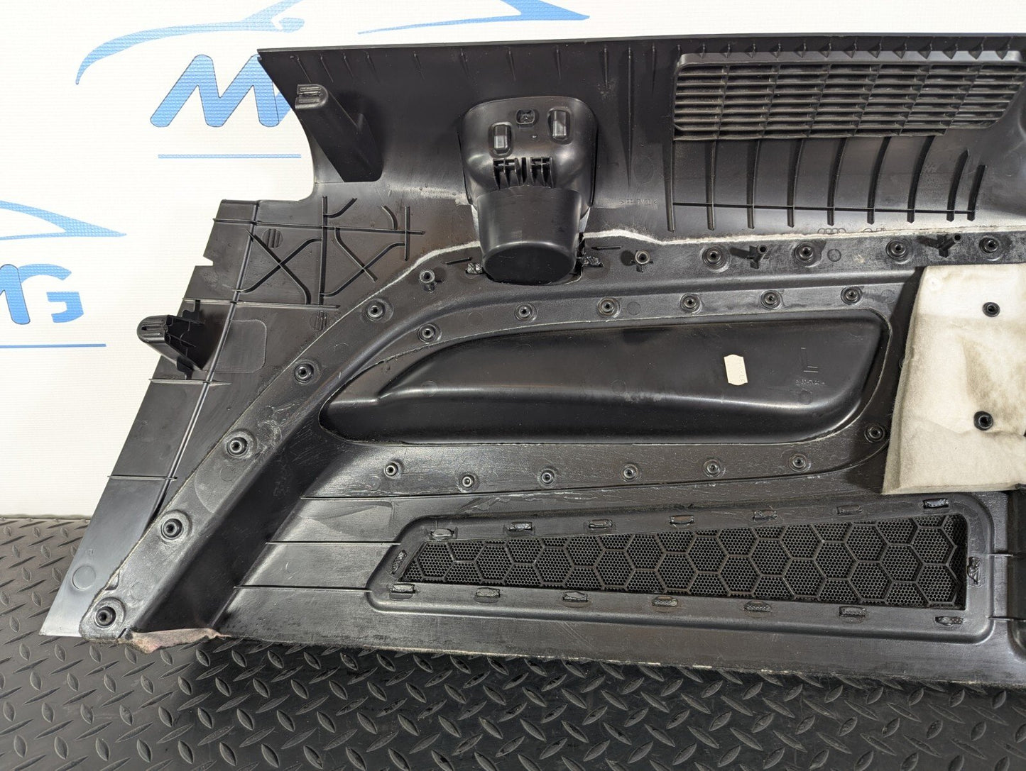 10-15 AUDI Q7 4L LEFT PASSENGER SIDE BOOT FLOOR TOOLBOX TRIM PANEL 4L0863879