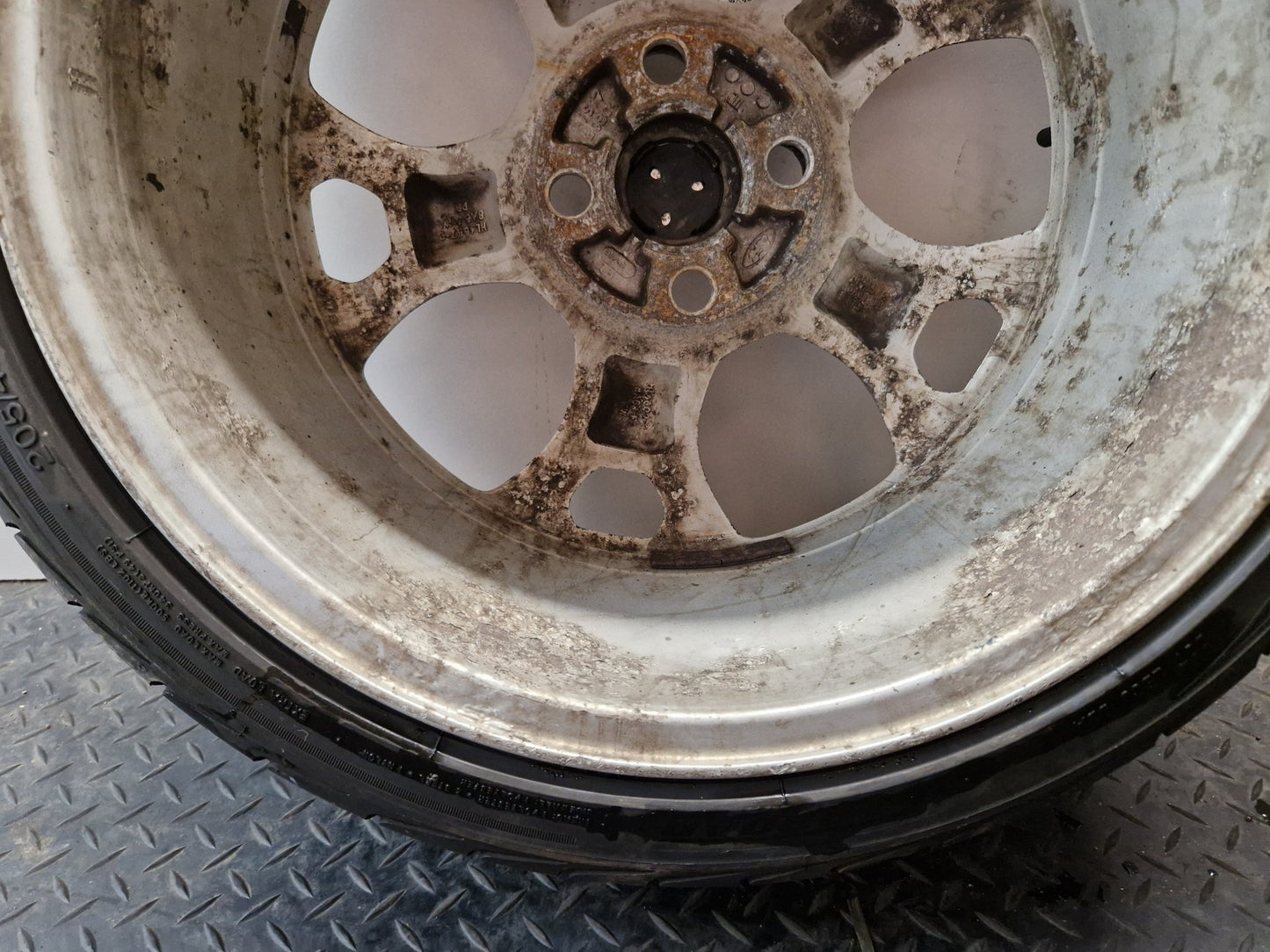 Ford Fiesta MK7 17" Alloy Wheel with Tyre 205/40/17 ~5mm
