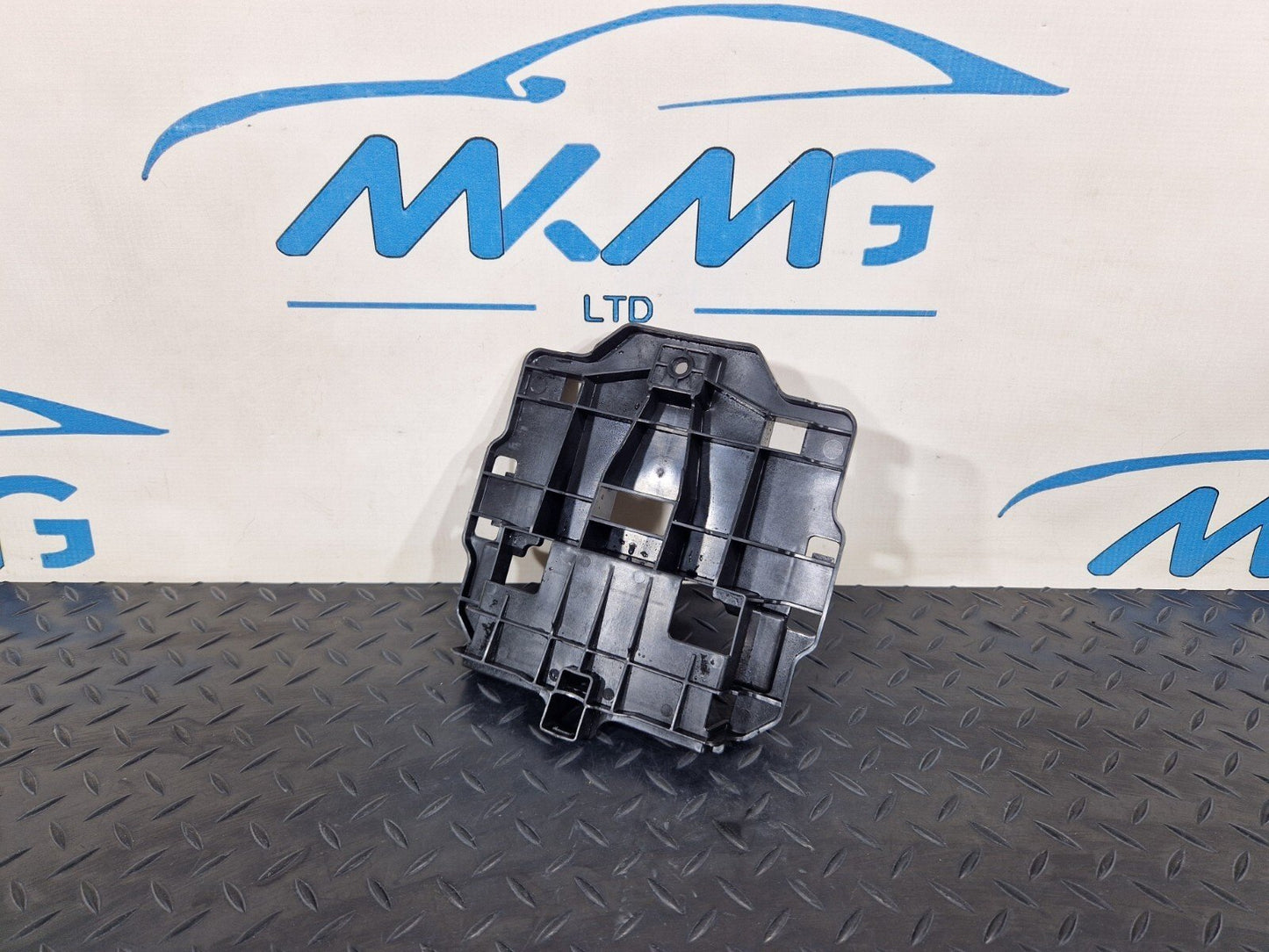 18-ON MERCEDES BENZ SPRINTER W907 OEM BATTERY TERMINAL TRIM A9075450900