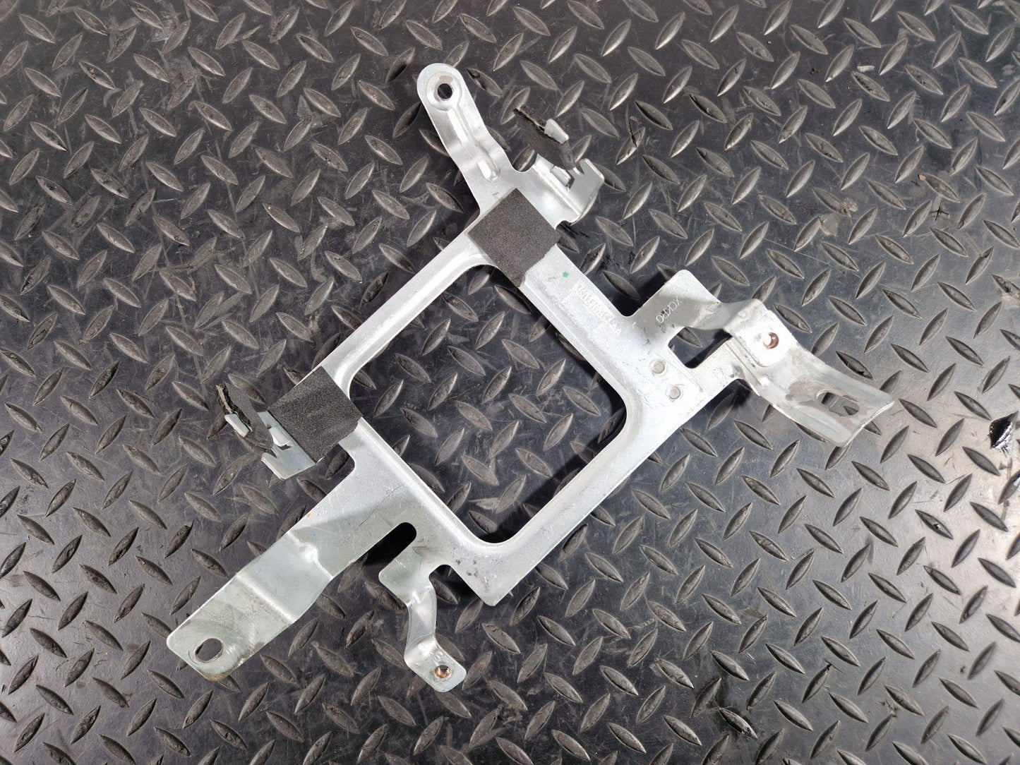 19-ON RANGE ROVER EVOQUE L551 ENTERTAINMENT SYSTEM BRACKET MOUNT M8D2112D34AA