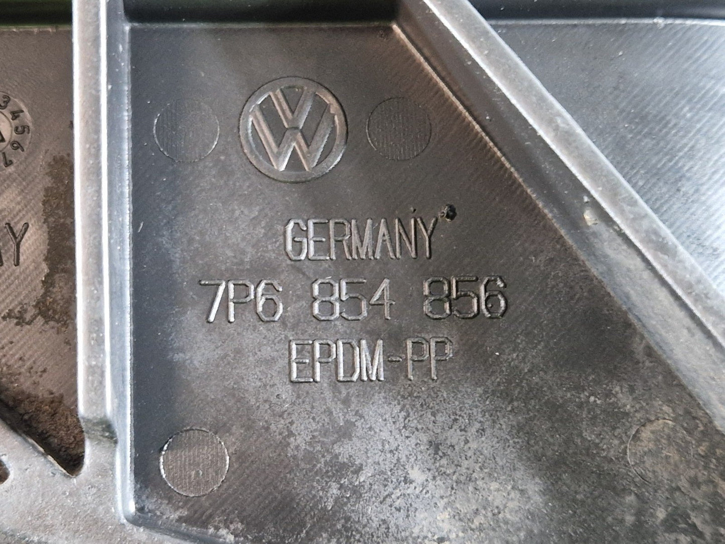 10-18 VW TOUAREG 7P REAR RIGHT MUD FLAP SPLASH GUARD 7P6854856
