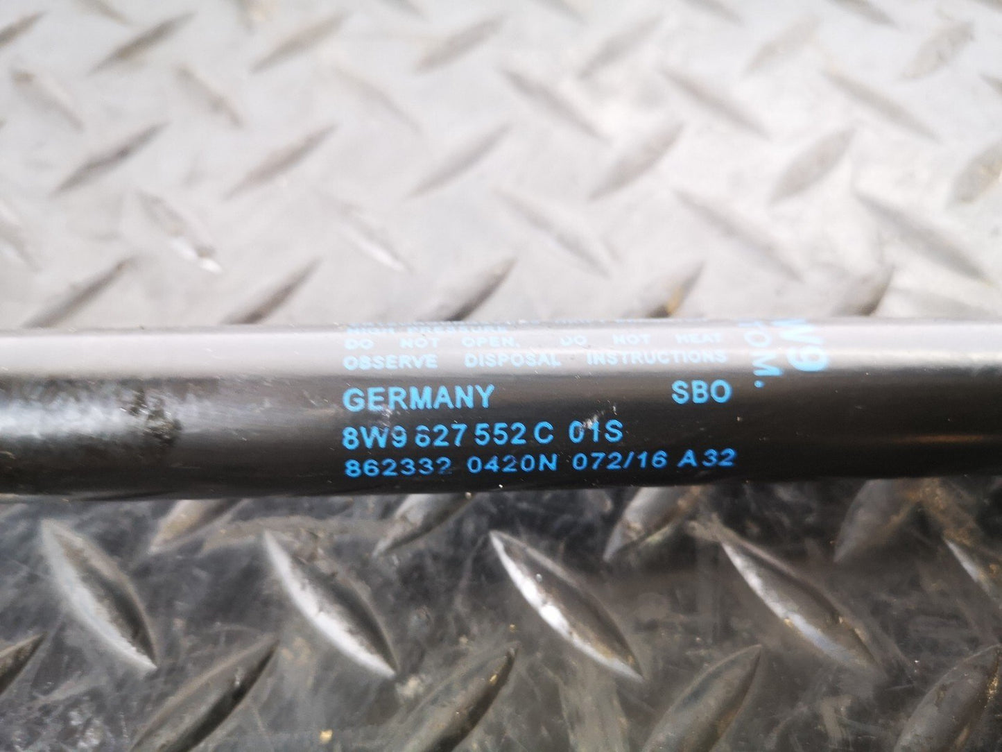 16-19 AUDI A4 B9 GENUINE V6 3.0TDI ESTATE REAR BOOTLID GAS STRUT 8W9827552C