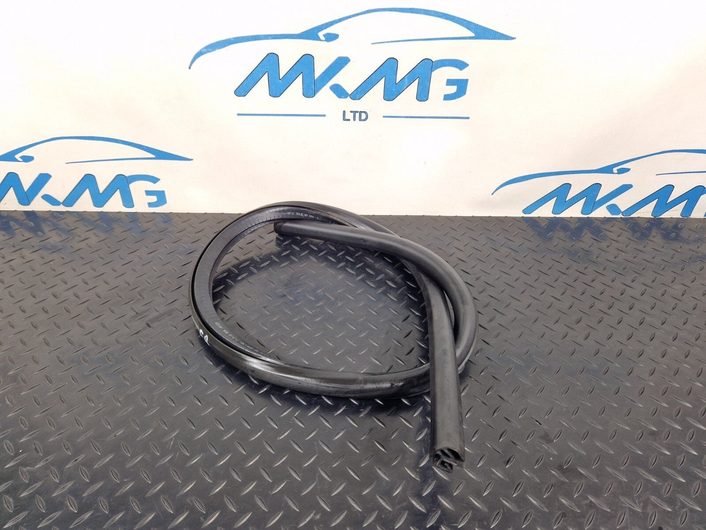 10-18 AUDI A7 4G S-LINE FRONT RIGHT OSF RUBBER WEATHER SEAL 4G8831707A