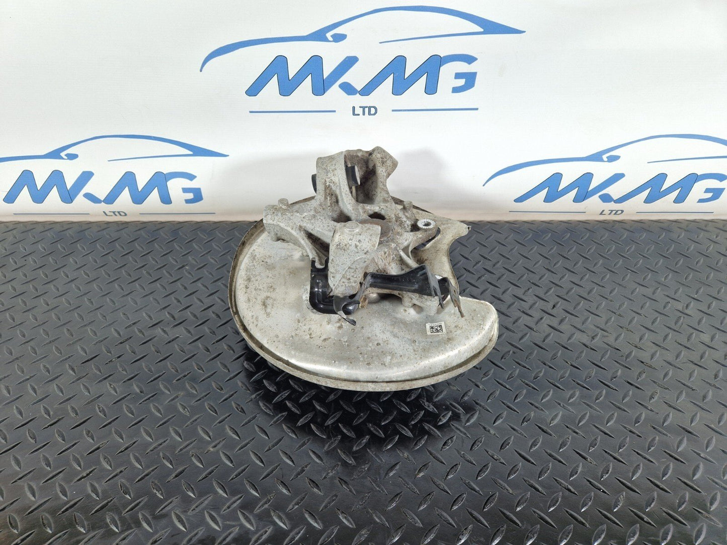16-19 AUDI A4 AVANT B9 S-LINE REAR RIGHT O/S WHEEL HUB & BEARING 8W0615612