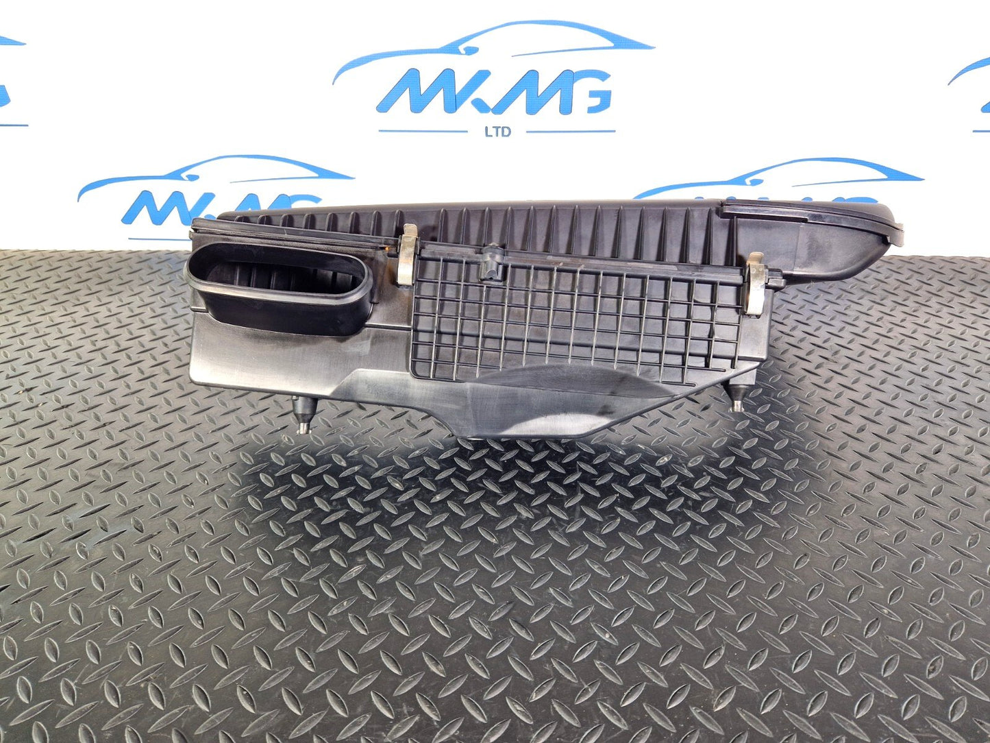 14-21 MERCEDES BENZ C200d W205 OEM AIR FILTER CLEANER BOX A6260900301