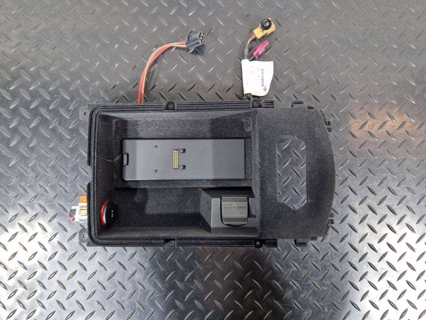 10-18 AUDI A7 4G S-LINE CENTRE CONSOLE STORAGE TRAY MEDIA INTERFACE 4G0864981C