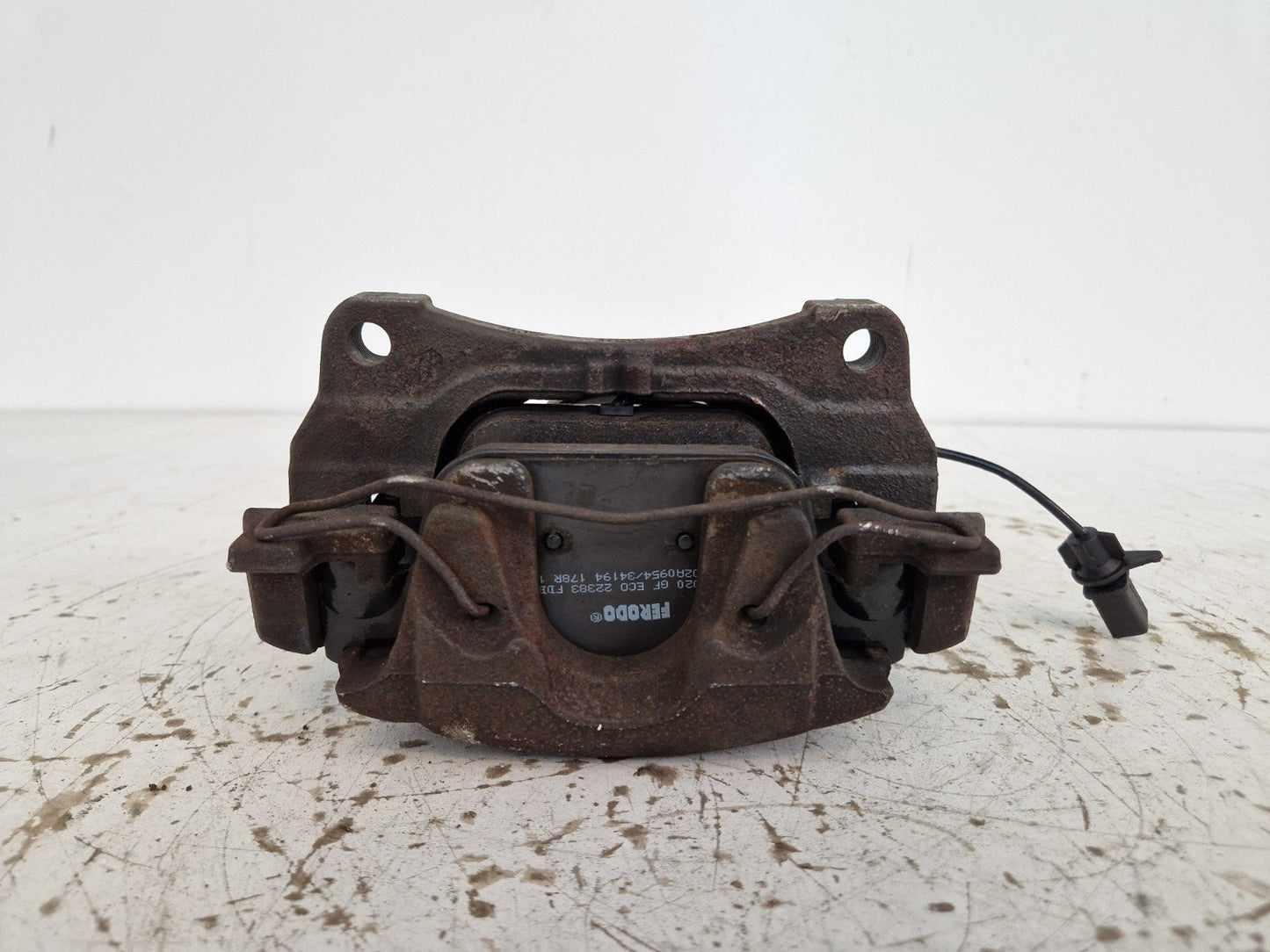 16-19 AUDI A4 B9 GENUINE FRONT LEFT PASSENGER SIDE BRAKE CALIPER 8W05BQ