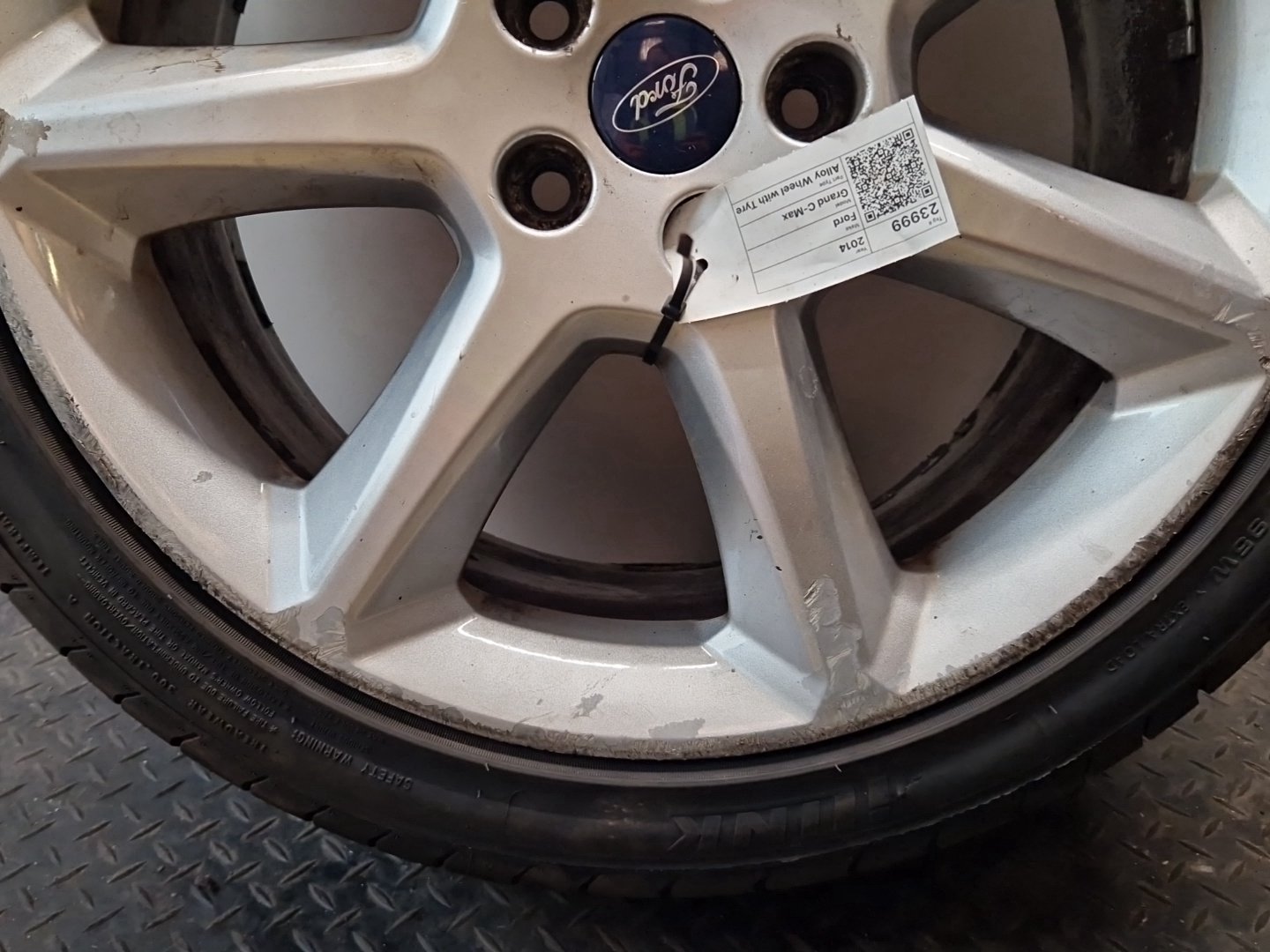 Ford Grand C-Max MK2 (C344) 18" Alloy Wheel and Tyre 235/40/18 ~6mm AM5J-1007-BC