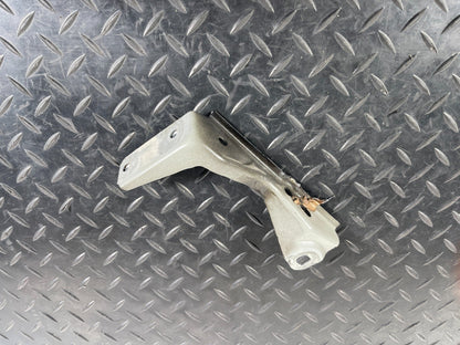 16-22 BMW X1 F48 GENUINE FRONT RIGHT DRIVER SIDE WING BRACKET 7392804