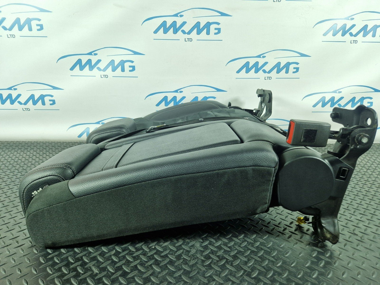 11-19 MERCEDES BENZ ML W166 REAR SEAT BACKREST LEFT SIDE HALF LEATHER IN BLACK