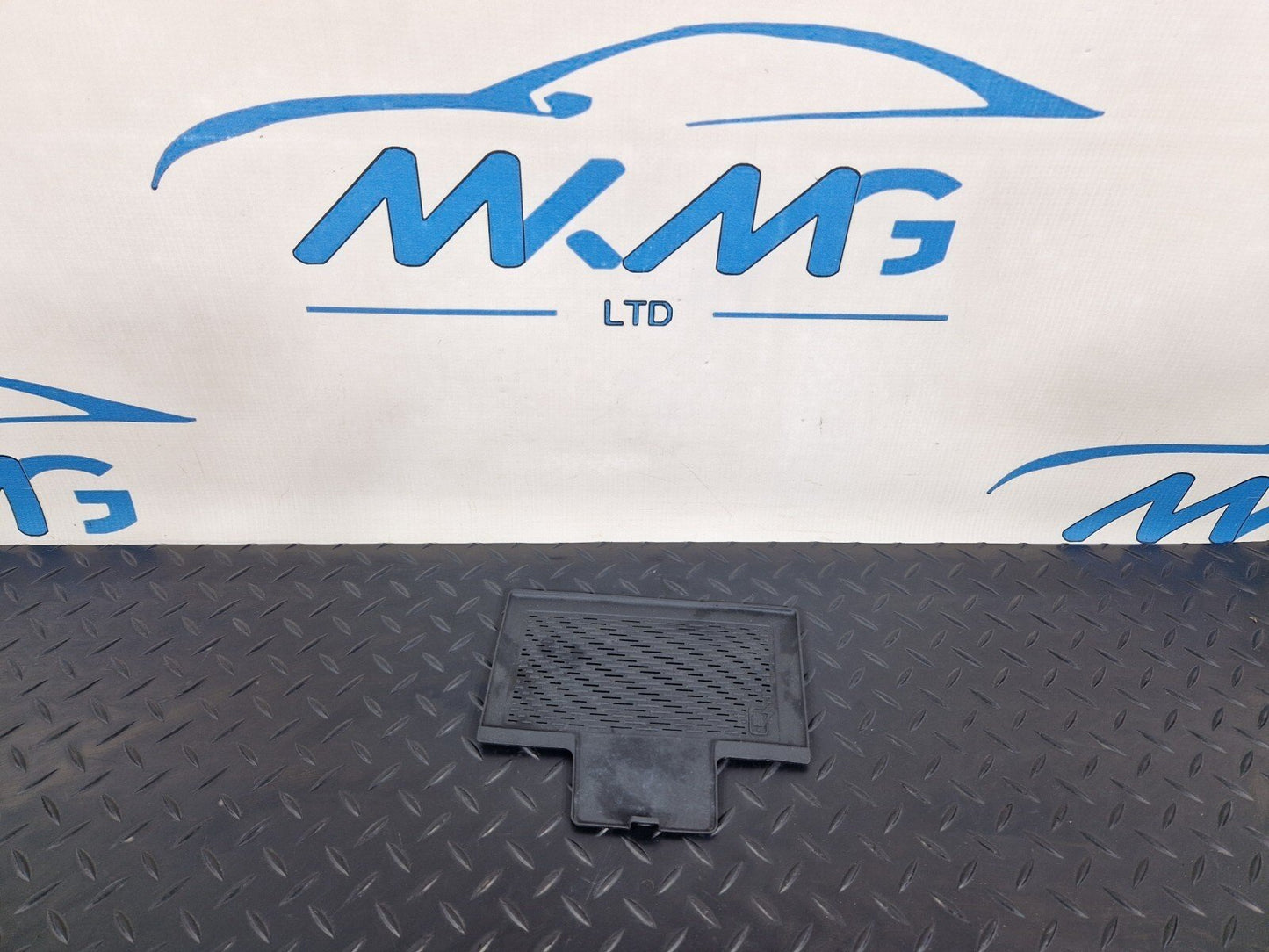 19-ON MERCEDES CLA C118 CENTRE CONSOLE INTERIOR RUBBER INSERT TRIM A1778230300