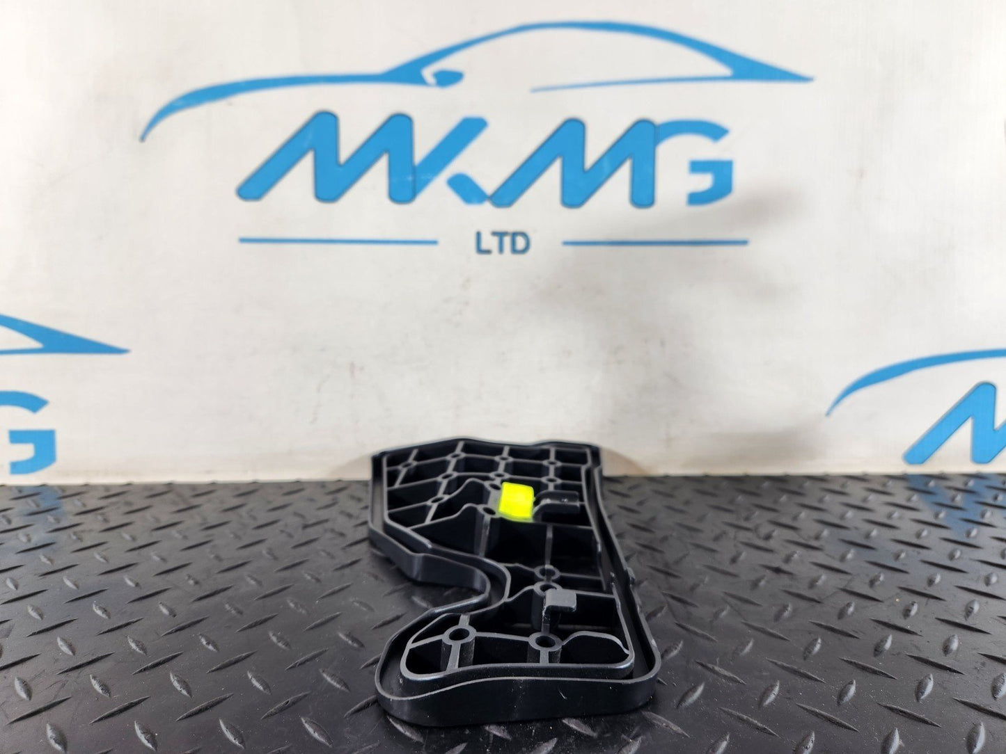 16-20 AUDI Q7 4M GENUINE INTERIOR SUPPORT 4M0864471