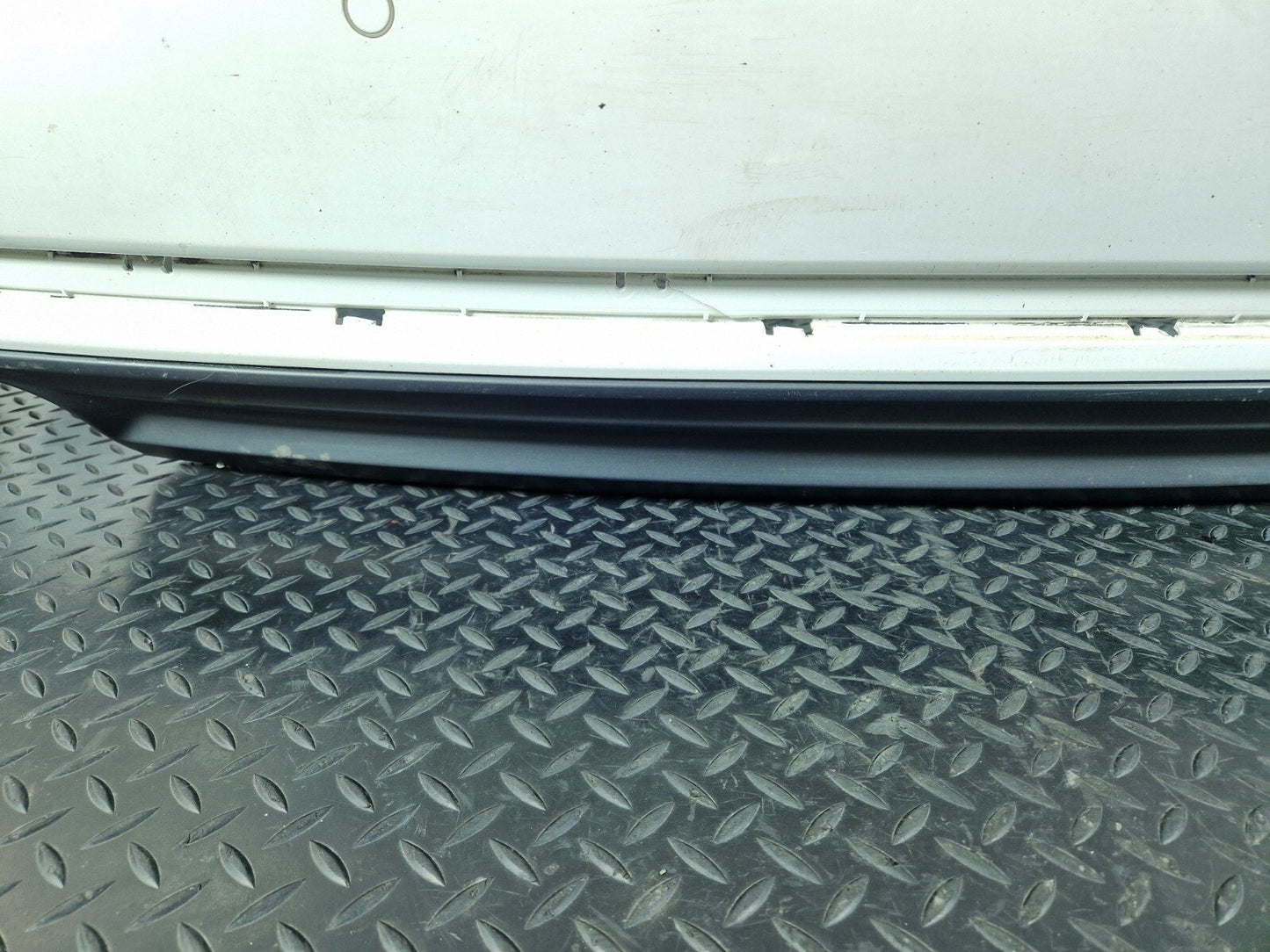 16-19 AUDI A4 B9 SALOON GENUINE REAR BUMPER & DIFFUSER IN WHITE LS9R 8W5807511J