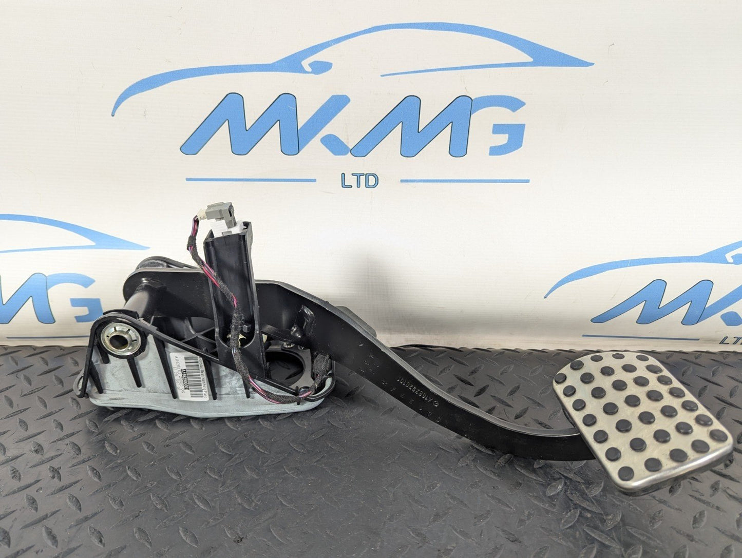 11-19 MERCEDES BENZ ML W166 GENUINE BRAKE PEDAL A1662920101