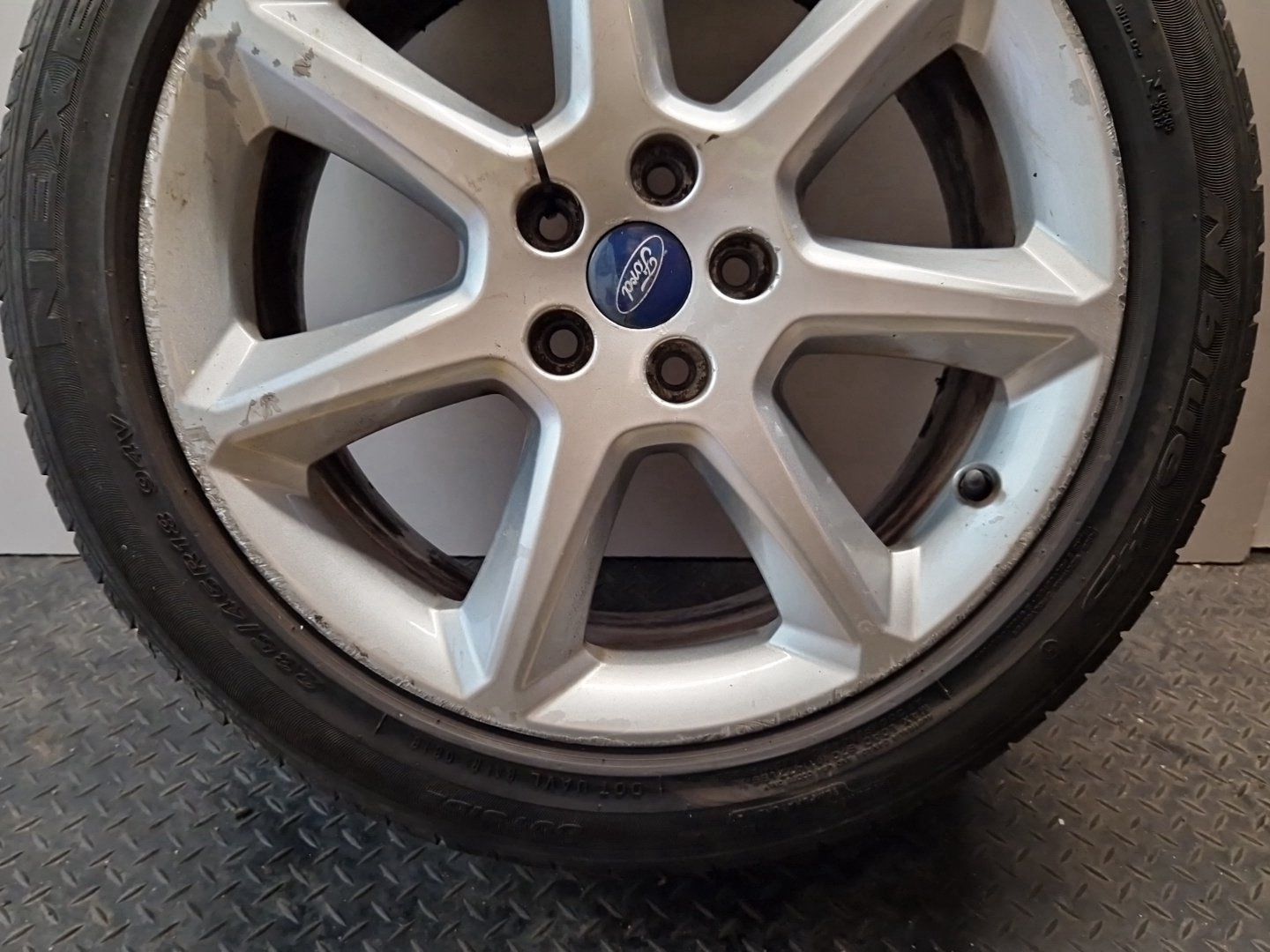 Ford Grand C-Max MK2 (C344) 18" Alloy Wheel and Tyre 235/45/18 ~6mm AM5J-1007-BC