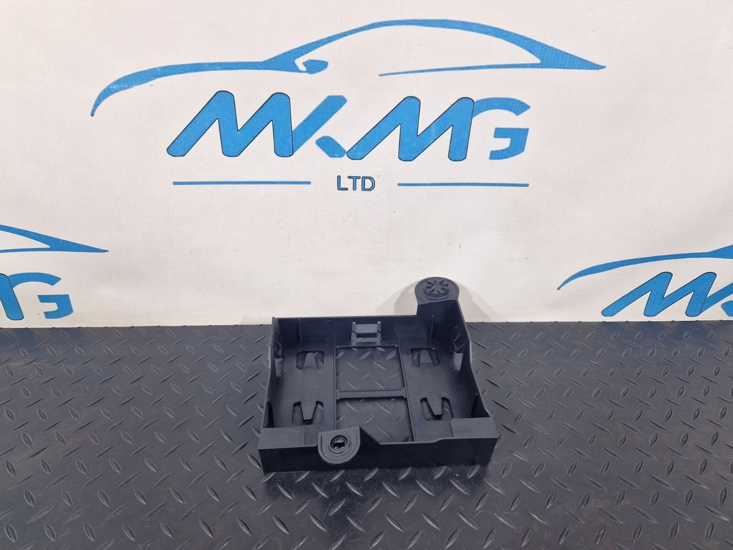 15-18 AUDI A7 4G GENUINE OEM BRACKET MOUNT TRIM 4G8907368