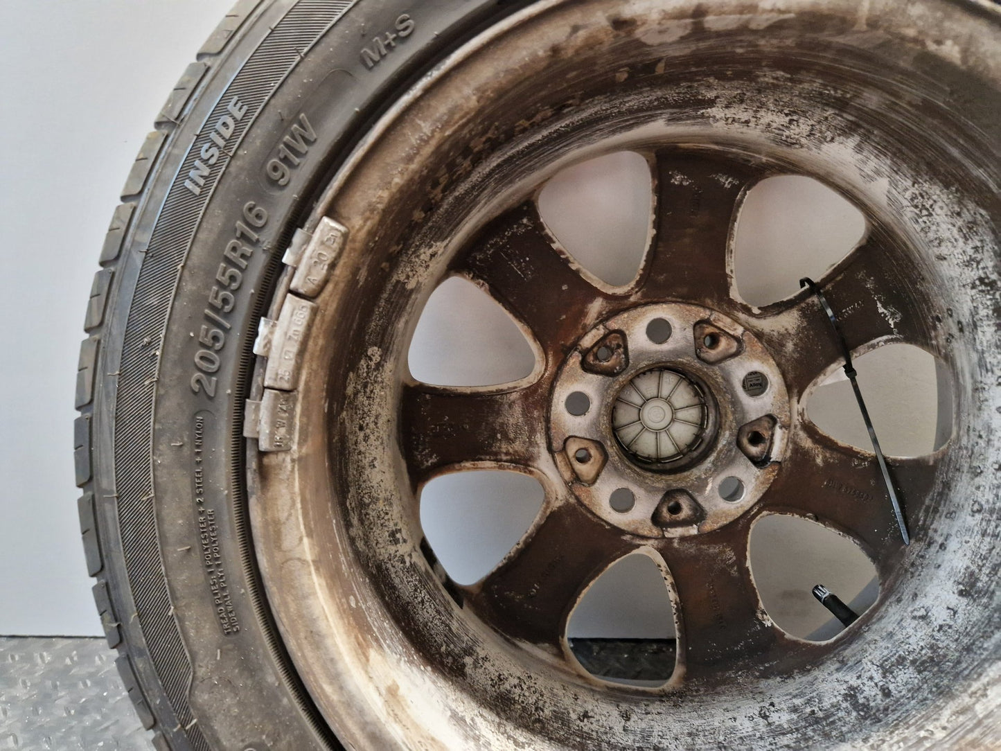 BMW 120i E87 16" Alloy Wheel with Tyre 205/55/16 ~4mm