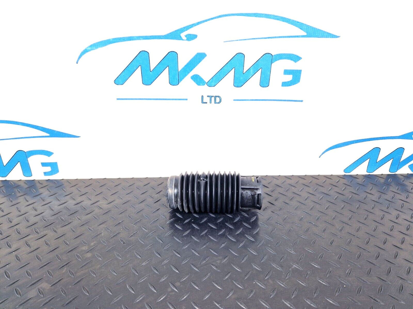 14-21 MERCEDES BENZ C200 W205 FRONT SHOCK ABSORBER MOUNT RUBBER BOOT A2053230292