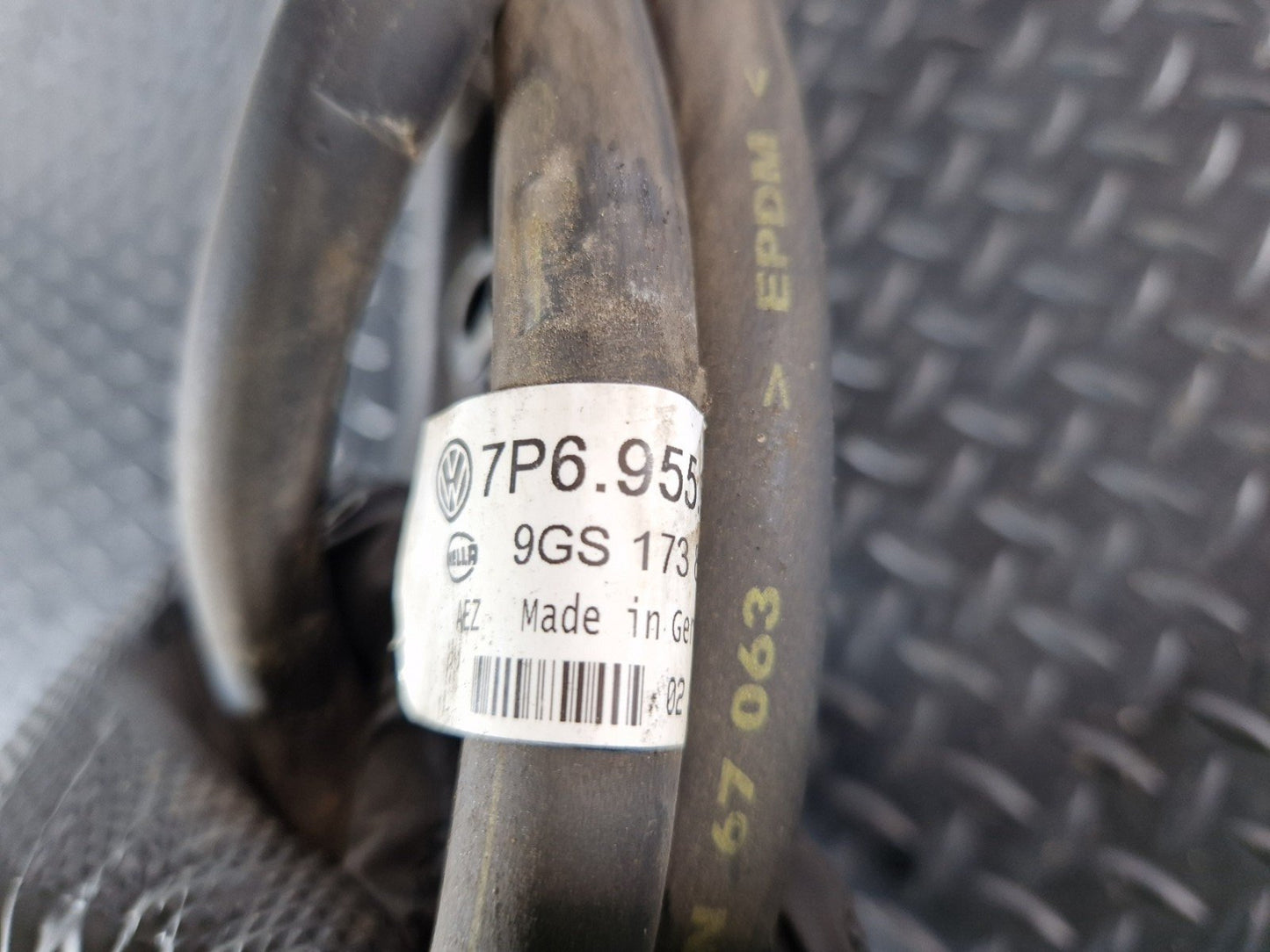 10-18 VW TOUAREG 7P GENUINE HEADLIGHT WASHER HOSE PIPE 7P6955970A