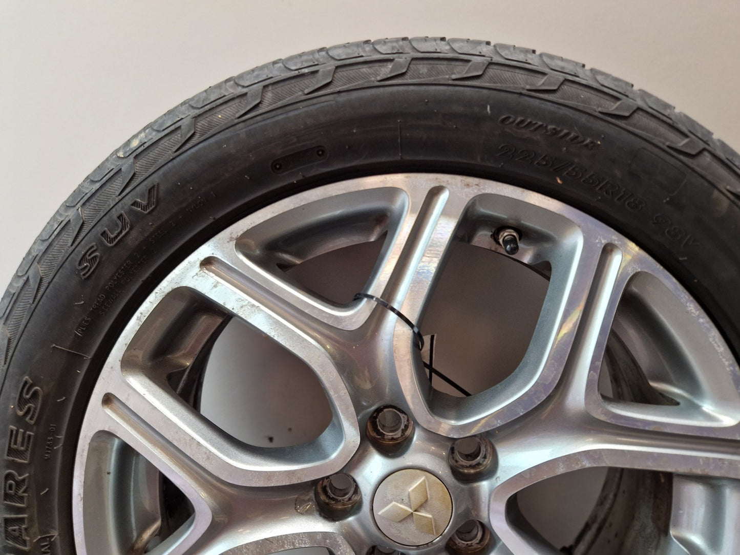 Mitsubishi Outlander MK3 (RE1) (GG2W) 18" Alloy Wheel with Tyre 225/55/18 ~5mm
